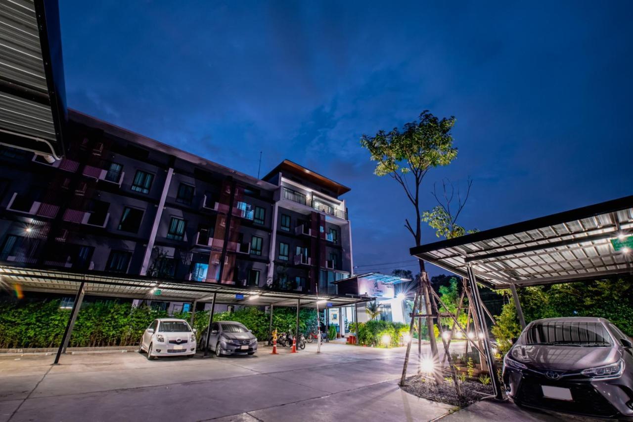 The Living Hotel Samutprakan Bang Bo Екстериор снимка